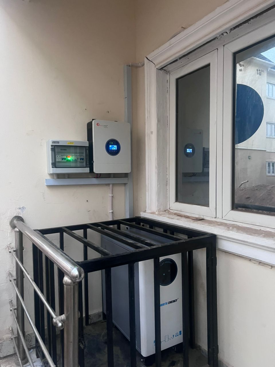 Carl Solar inverter and battery installation