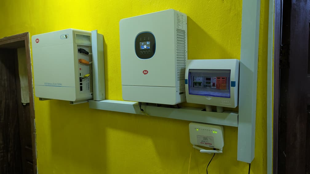 Carl Solar hybrid inverter and battery setup
